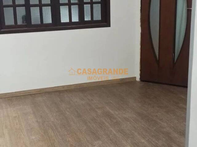 Casa para Venda em São José dos Campos - 4