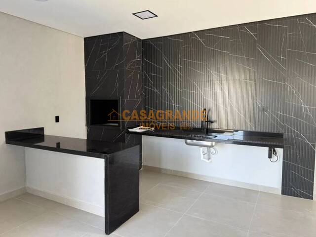 Casa para Venda em São José dos Campos - 4