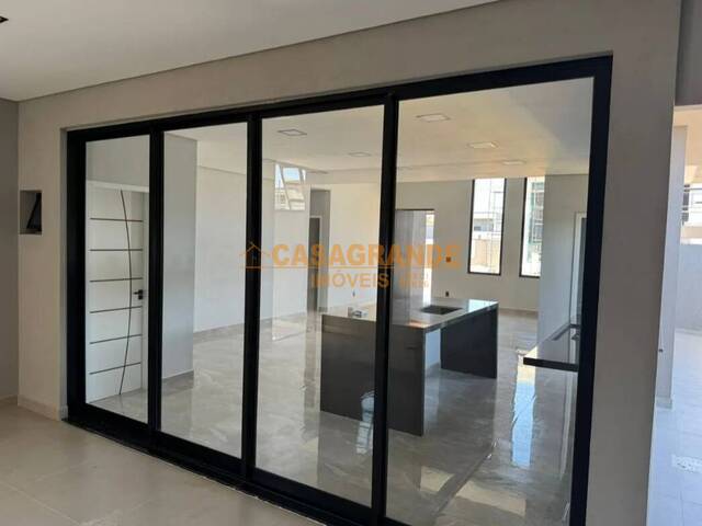 Casa para Venda em São José dos Campos - 5