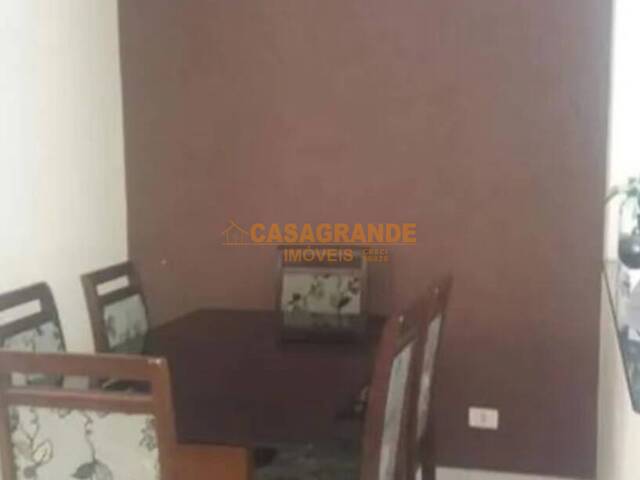 Casa para Venda em São José dos Campos - 4