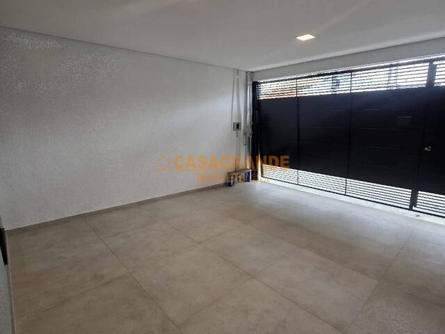 Casa para Venda em São José dos Campos - 4