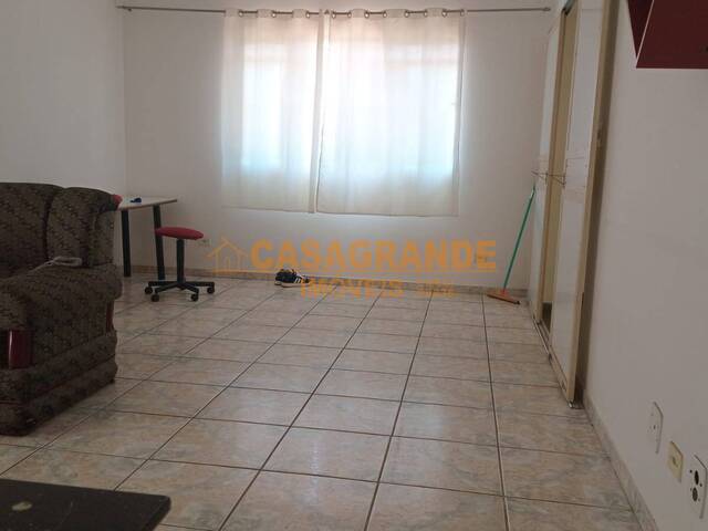 Casa para Venda em São José dos Campos - 4