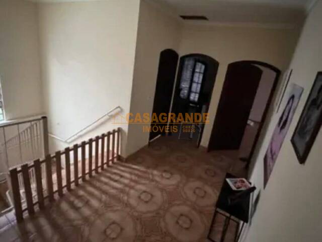 Casa para Venda em São José dos Campos - 4