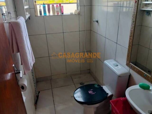 Casa para Venda em São José dos Campos - 4