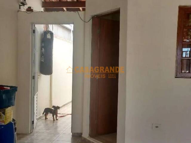 Casa para Venda em São José dos Campos - 4