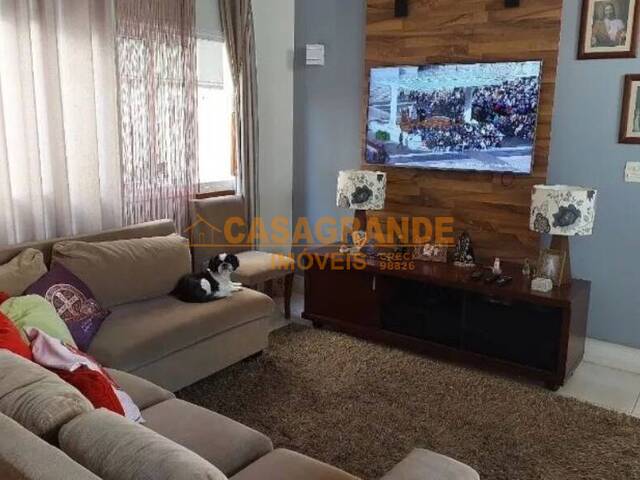 Casa para Venda em São José dos Campos - 4