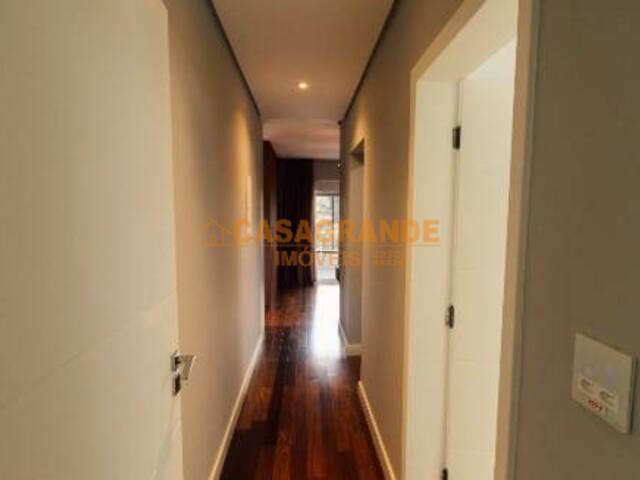 Casa para Venda em São José dos Campos - 4