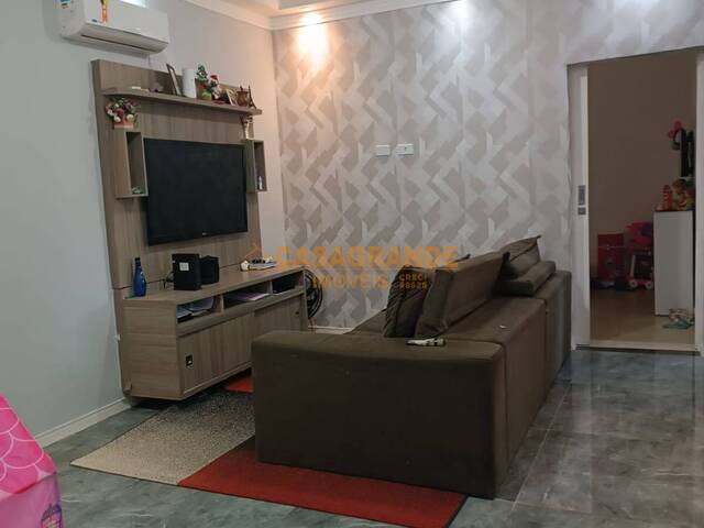 Casa para Venda em São José dos Campos - 4