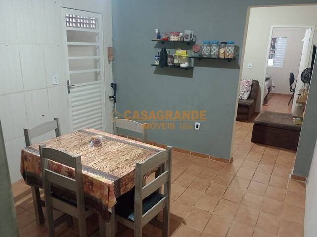 Casa para Venda em São José dos Campos - 4