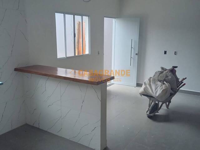 Casa para Venda em São José dos Campos - 4