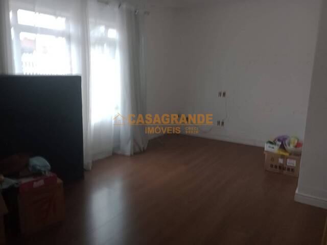 Casa para Venda em São José dos Campos - 4