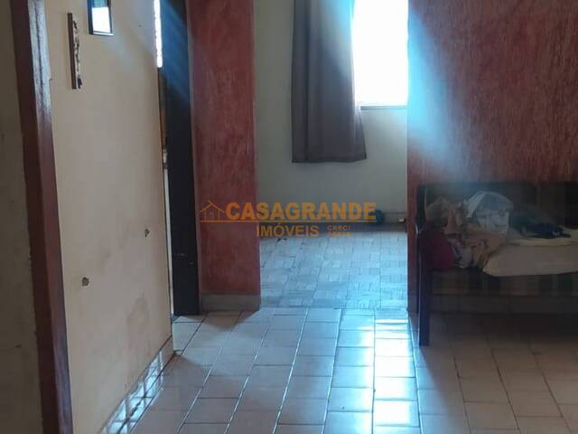 Casa para Venda em São José dos Campos - 4
