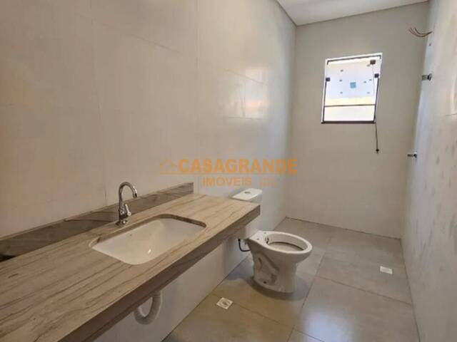 Casa para Venda em São José dos Campos - 4