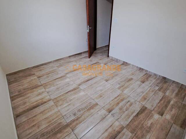 Casa para Venda em São José dos Campos - 4