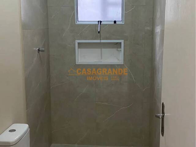Casa para Venda em São José dos Campos - 4