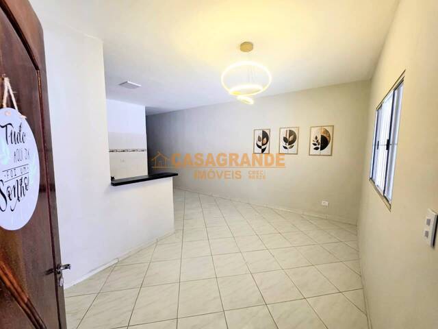 Casa para Venda em São José dos Campos - 4