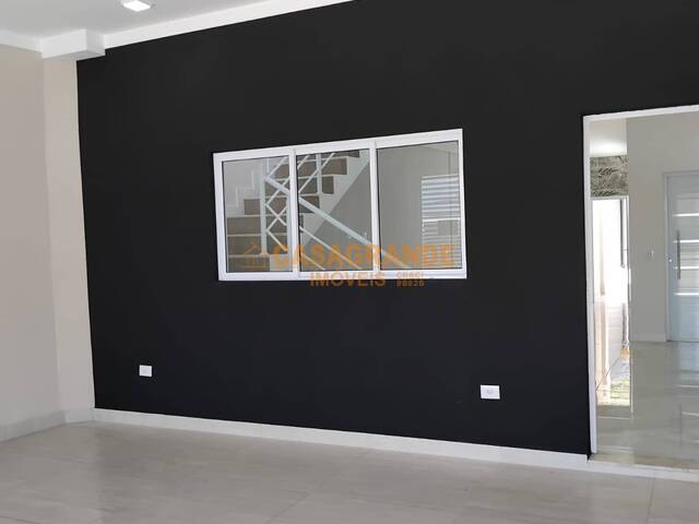 Casa para Venda em São José dos Campos - 4