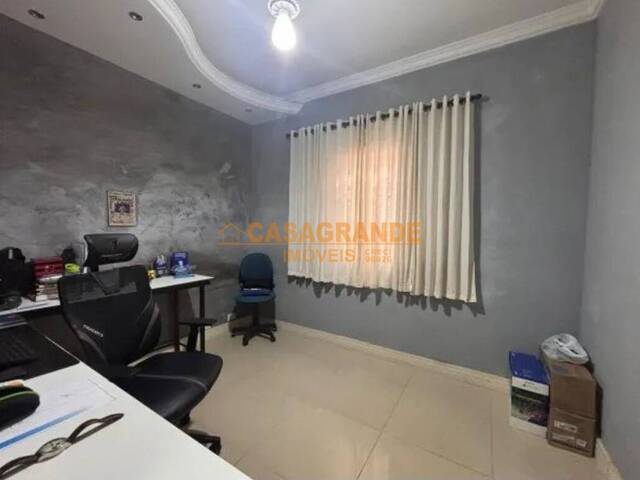 Casa para Venda em São José dos Campos - 5
