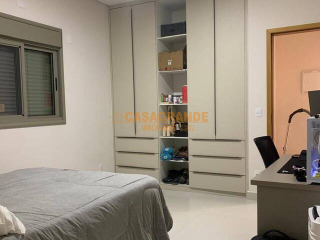 Casa para Venda em São José dos Campos - 4