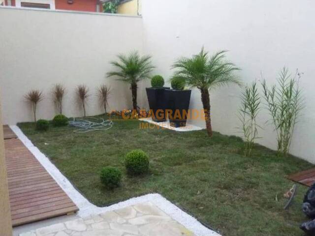 Casa para Venda em São José dos Campos - 4
