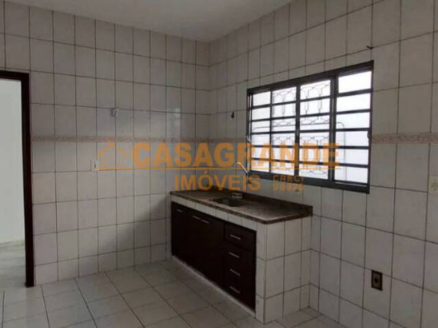 Casa para Venda em São José dos Campos - 4