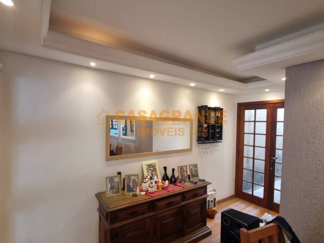 Casa para Venda em São José dos Campos - 4