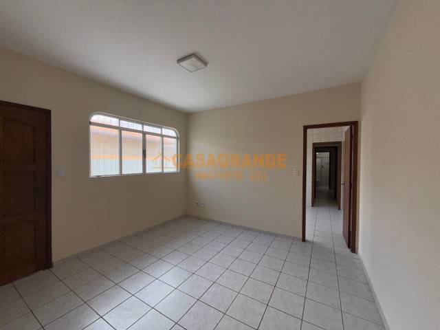Casa para Venda em São José dos Campos - 4
