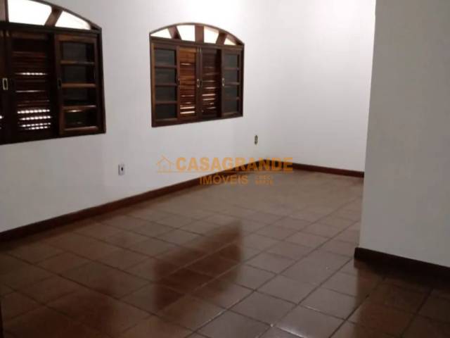 Casa para Venda em São José dos Campos - 4