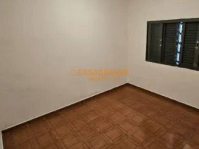 Casa para Venda em São José dos Campos - 4