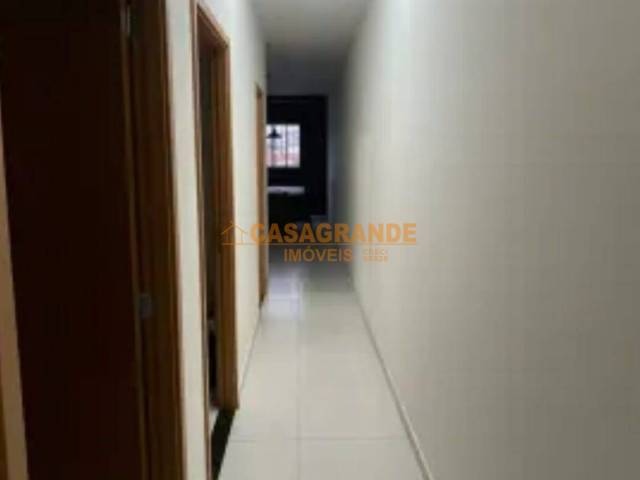 Casa para Venda em São José dos Campos - 4