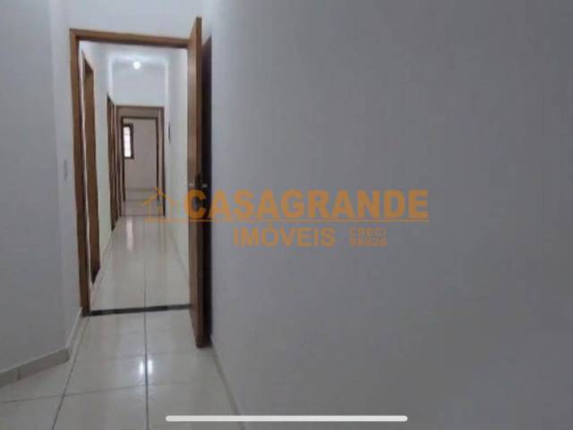 Casa para Venda em São José dos Campos - 4