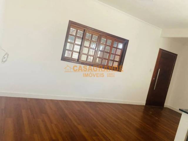 Casa para Venda em São José dos Campos - 4