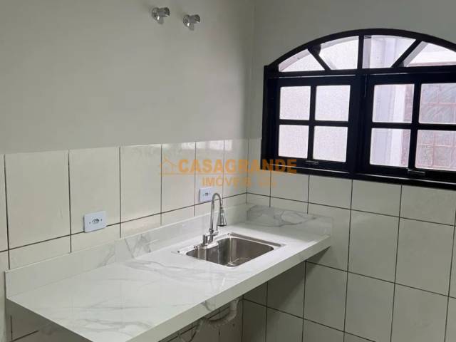 Casa para Venda em São José dos Campos - 4