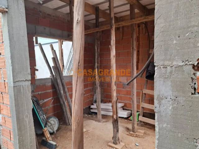 Casa para Venda em São José dos Campos - 4