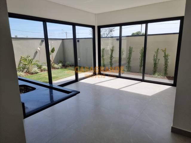 Casa para Venda em São José dos Campos - 3
