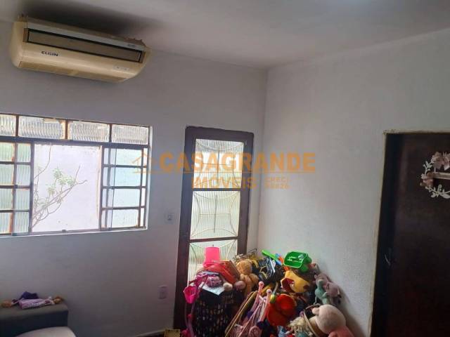 Casa para Venda em São José dos Campos - 4