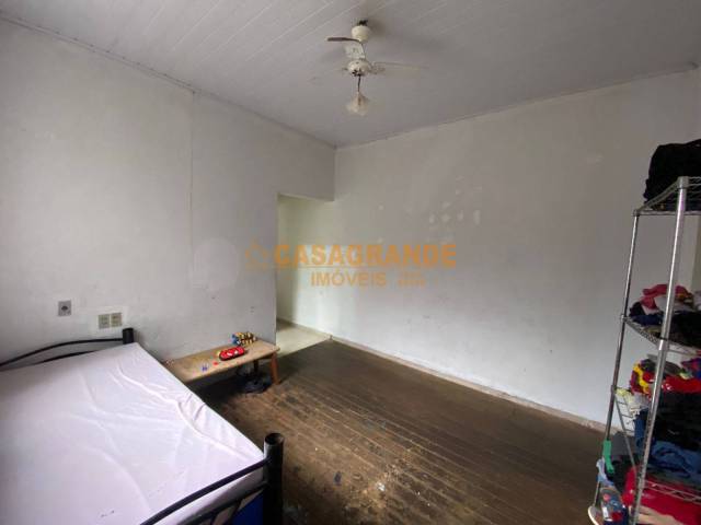 Casa para Venda em São José dos Campos - 4