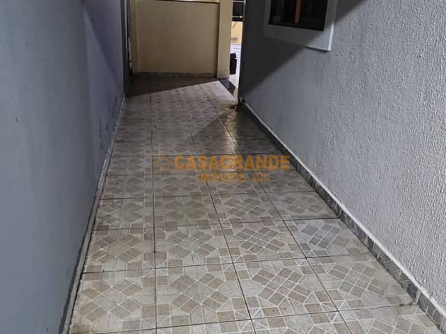 Casa para Venda em São José dos Campos - 4