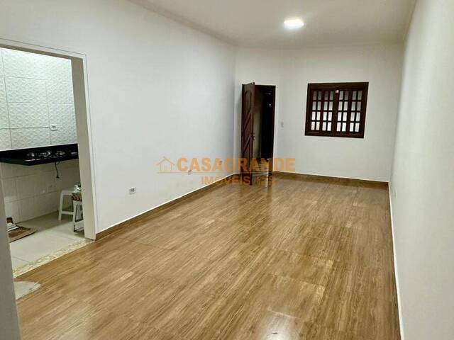 Casa para Venda em São José dos Campos - 4