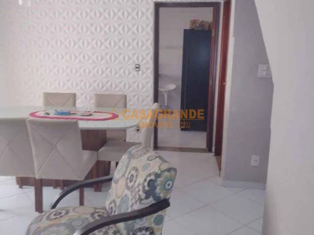 Casa para Venda em São José dos Campos - 4