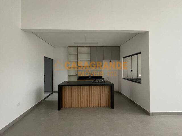 Casa para Venda em São José dos Campos - 4