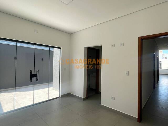 Casa para Venda em São José dos Campos - 3