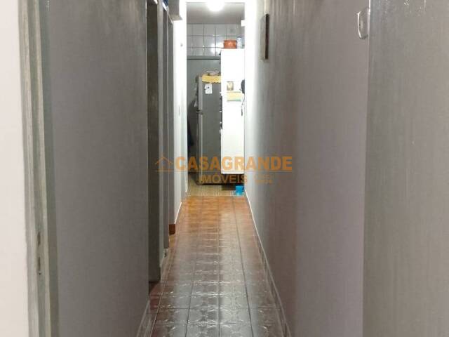 Casa para Venda em São José dos Campos - 4