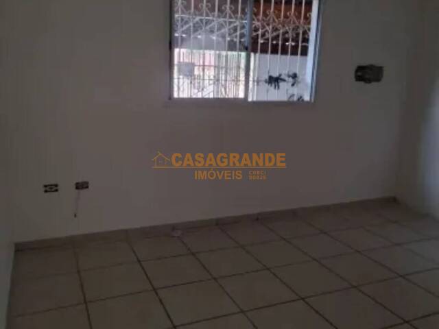 Casa para Venda em São José dos Campos - 4
