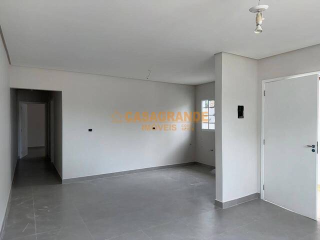 Casa para Venda em São José dos Campos - 4