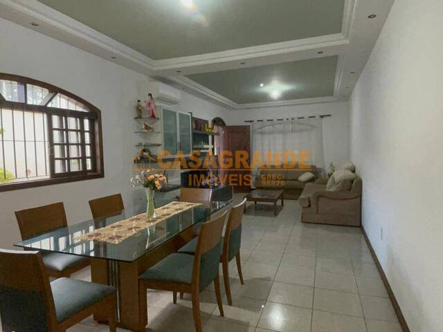 Casa para Venda em São José dos Campos - 5
