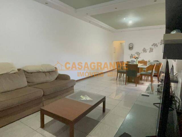 Casa para Venda em São José dos Campos - 4