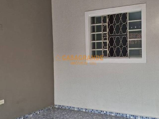 Casa para Venda em São José dos Campos - 4
