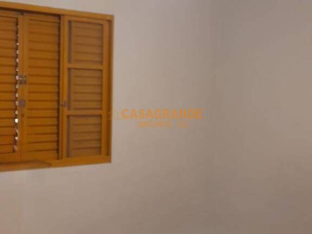 Casa para Venda em São José dos Campos - 4