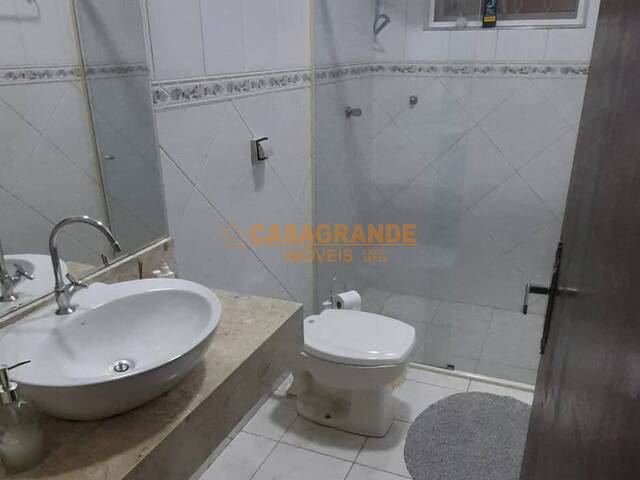 Casa para Venda em São José dos Campos - 4